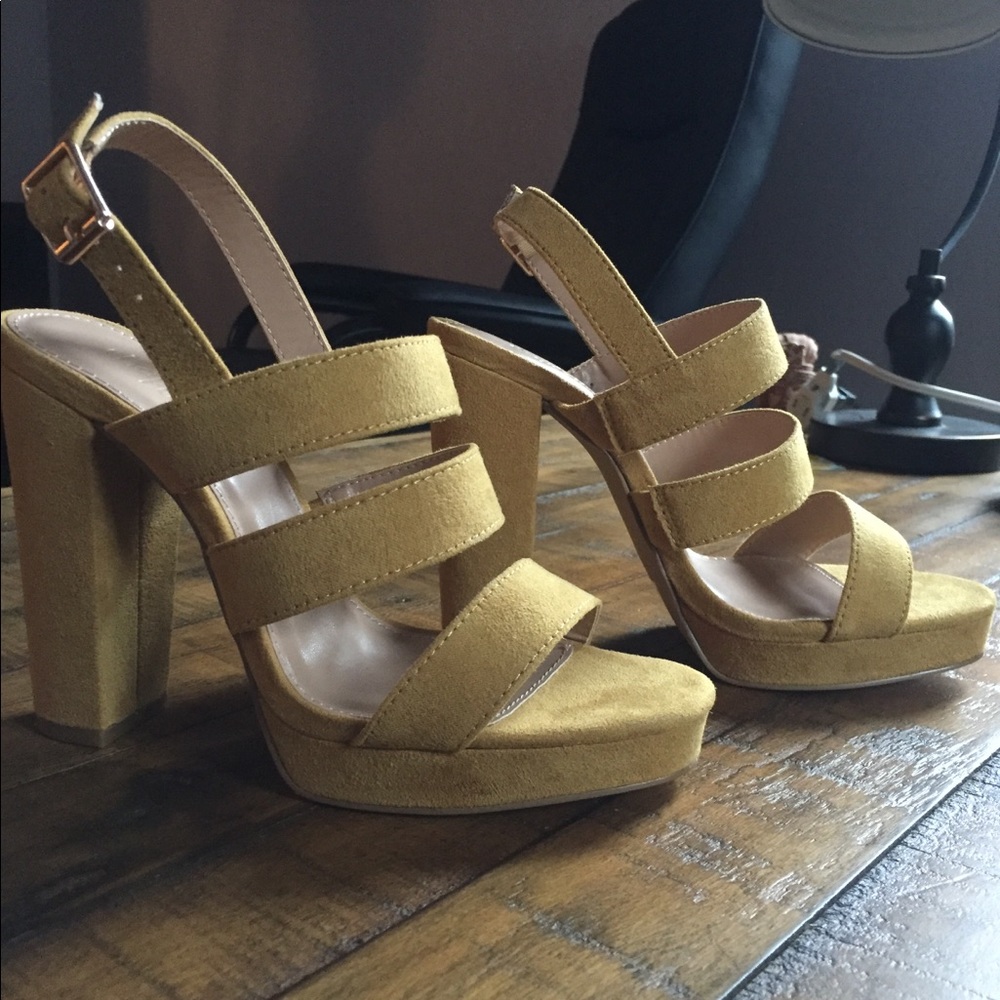 CHARLOTTE RUSSE Platform sandals!!